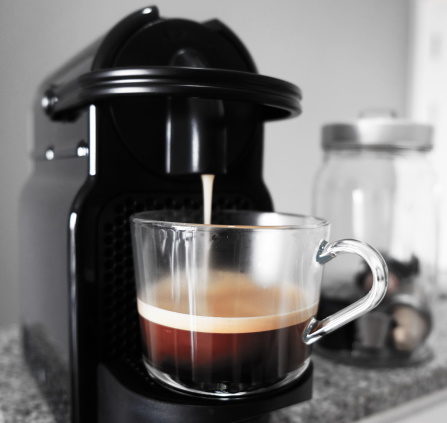 厨房里的Nespresso咖啡机
