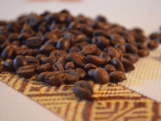 埃塞俄比亚咖啡豆在垫子上