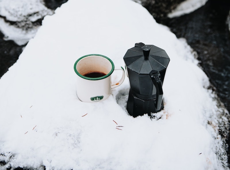雪中​​的咖啡